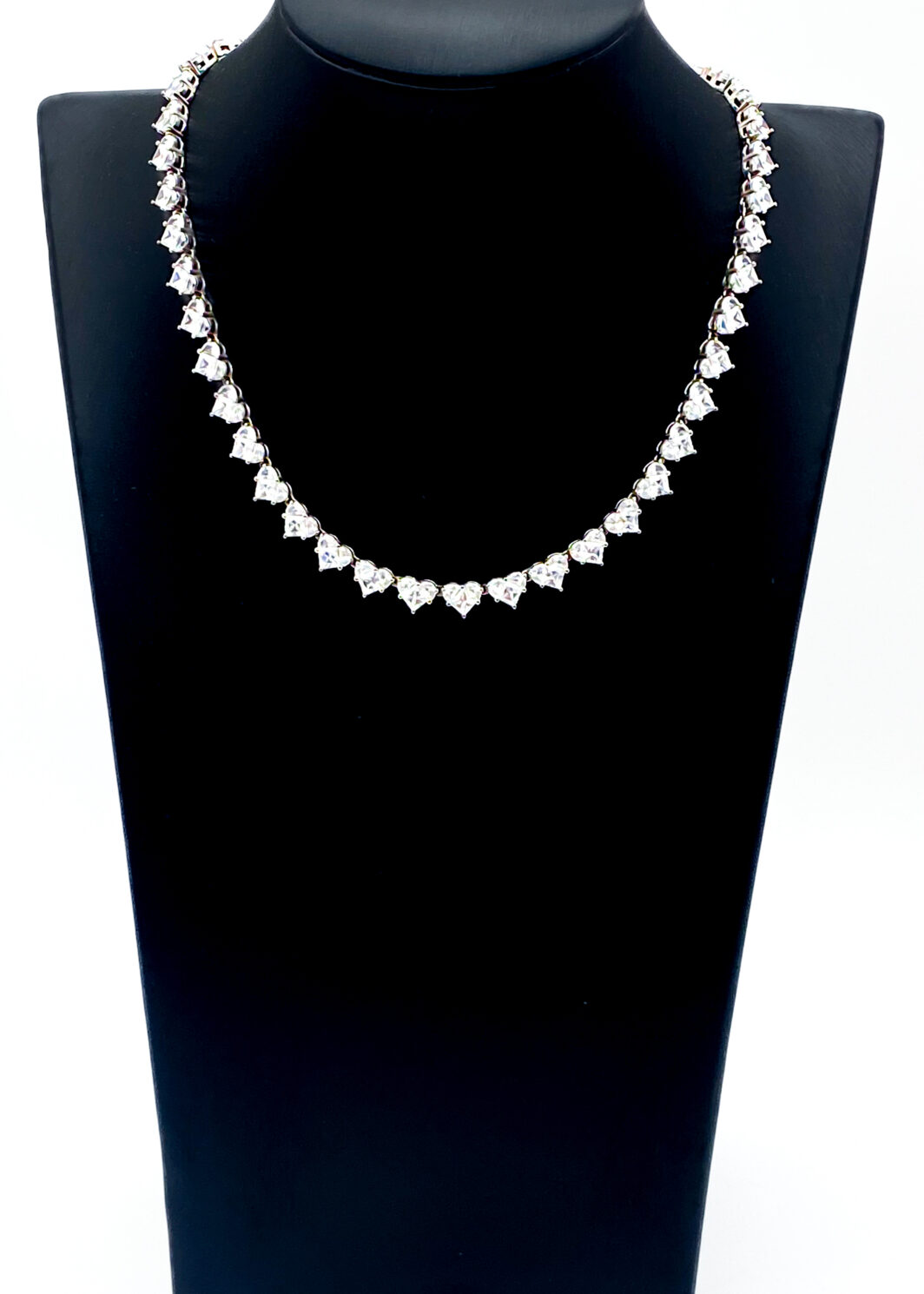 COLLIER VINTAGE ANNI ’80 IN ARGENTO 925 CON ZIRCONI CUORE – UN’ELEGANZA ILLUMINOSA COME UN RIFLETTORE SU UNA VERA REGINA DI CUORI!