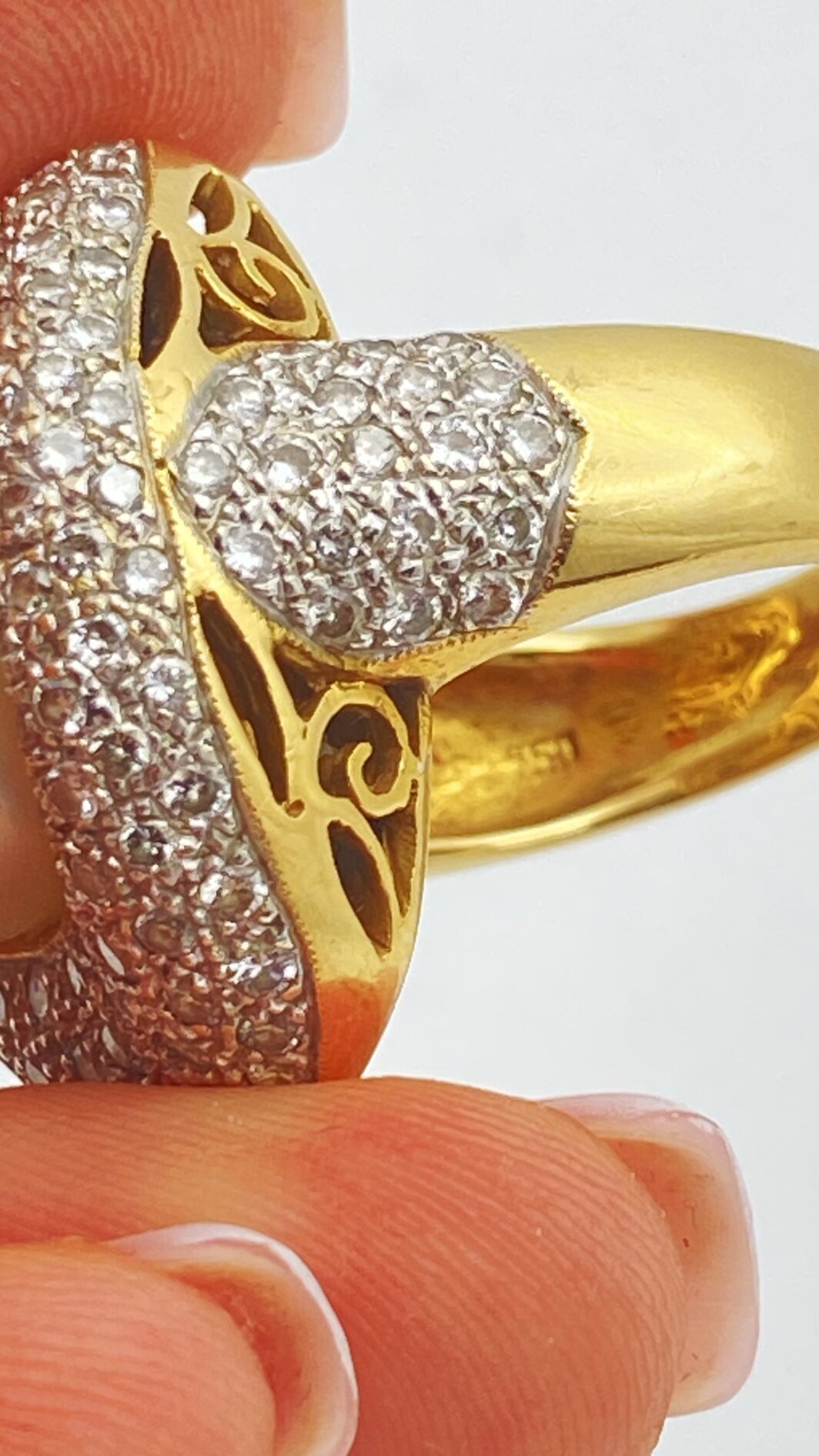 SOVRANA DI LUCE: ANELLO CON GRANDE PERLA AUSTRALIANA (20ct) E DIAMANTI (3,20ct) SU ORO 18KT, CON CROCE DI MALTA SEGRETA. CAPOLAVORO DI OREFICERIA ANNI’80. - immagine 17
