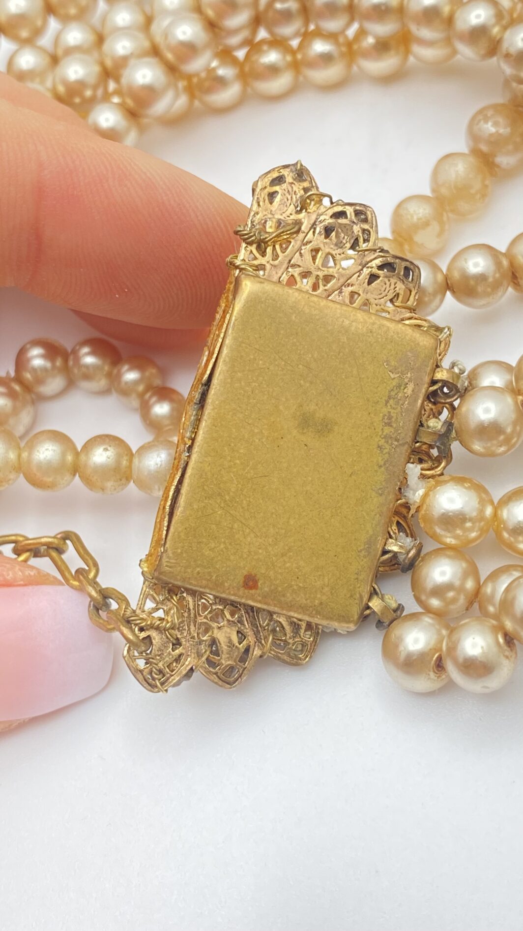 BRACCIALE VINTAGE AMERICANO ANNI ’30 CON PERLE SMALTATE E STRASS IN PATINA ORIGINALE - immagine 4
