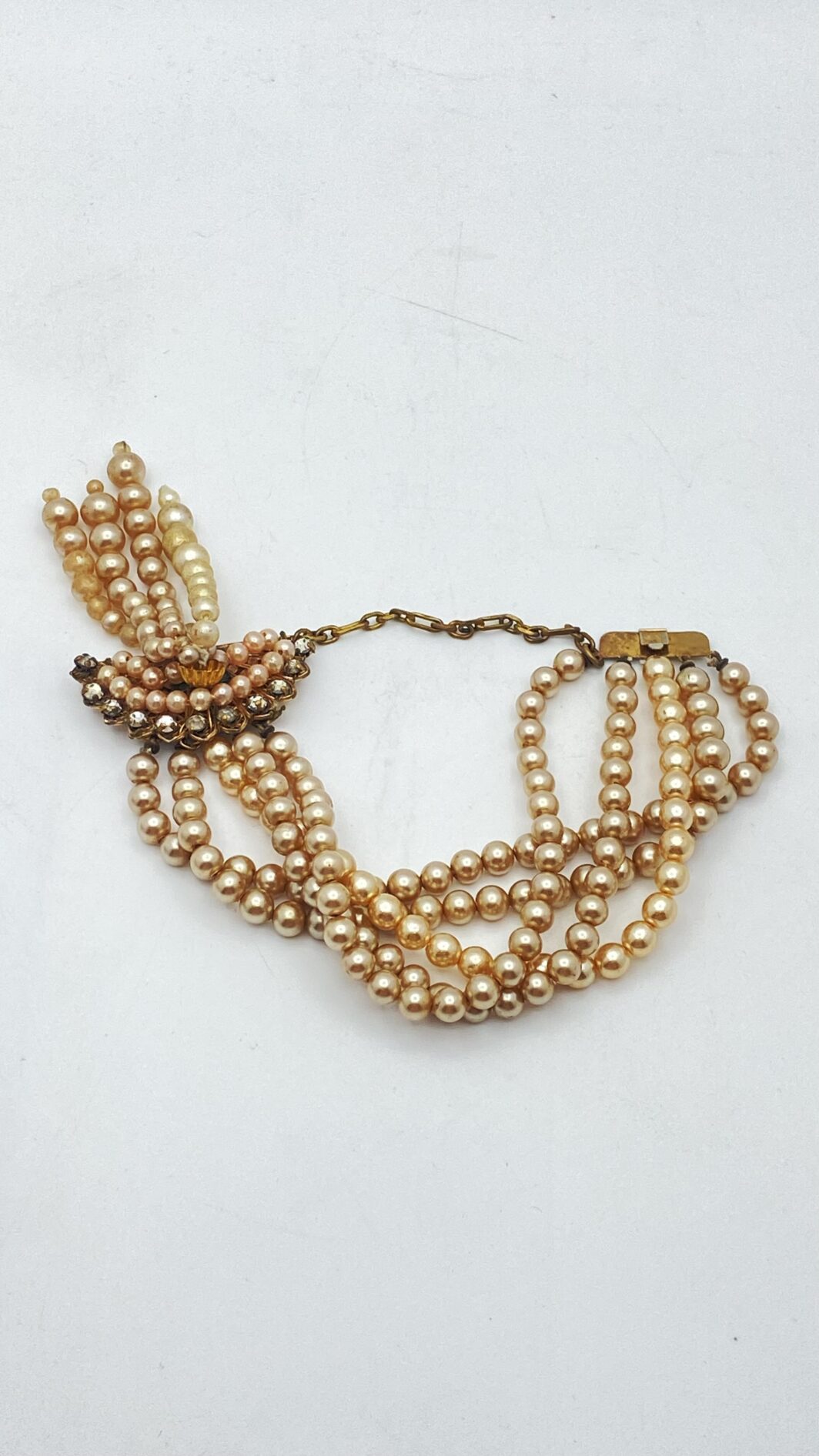 BRACCIALE VINTAGE AMERICANO ANNI ’30 CON PERLE SMALTATE E STRASS IN PATINA ORIGINALE - immagine 2