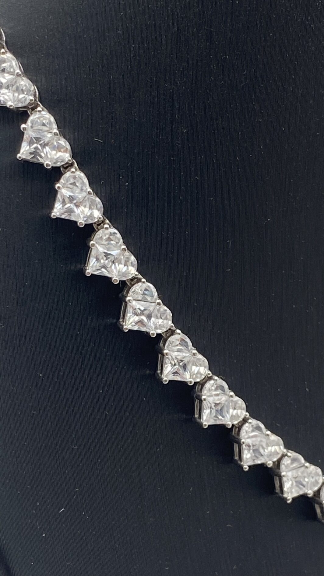 COLLIER VINTAGE ANNI ’80 IN ARGENTO 925 CON ZIRCONI CUORE – UN’ELEGANZA ILLUMINOSA COME UN RIFLETTORE SU UNA VERA REGINA DI CUORI! - immagine 16