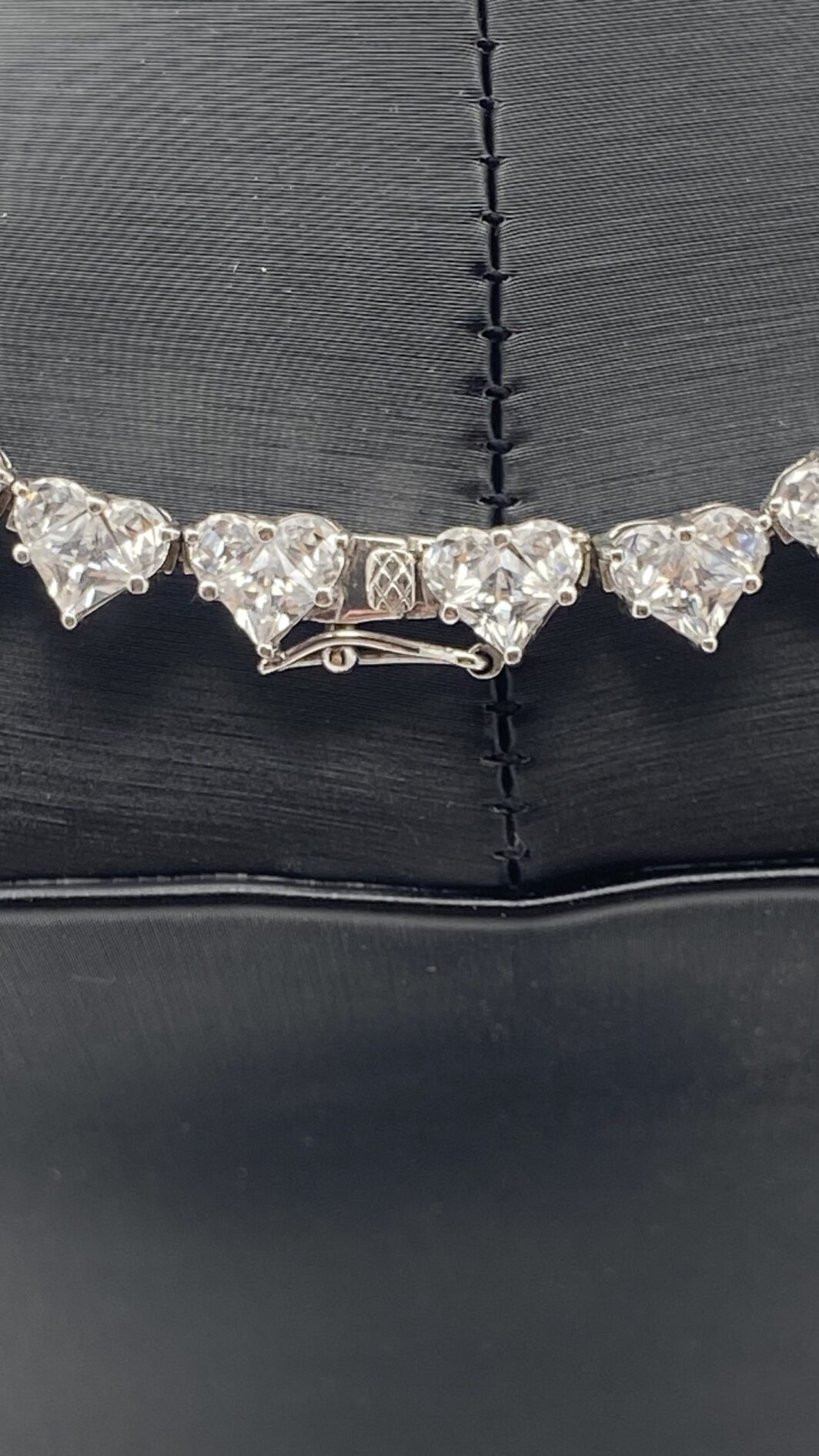 COLLIER VINTAGE ANNI ’80 IN ARGENTO 925 CON ZIRCONI CUORE – UN’ELEGANZA ILLUMINOSA COME UN RIFLETTORE SU UNA VERA REGINA DI CUORI! - immagine 17