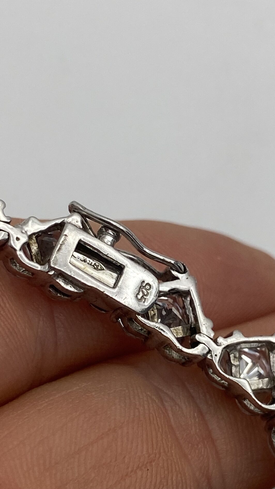 COLLIER VINTAGE ANNI ’80 IN ARGENTO 925 CON ZIRCONI CUORE – UN’ELEGANZA ILLUMINOSA COME UN RIFLETTORE SU UNA VERA REGINA DI CUORI! - immagine 15