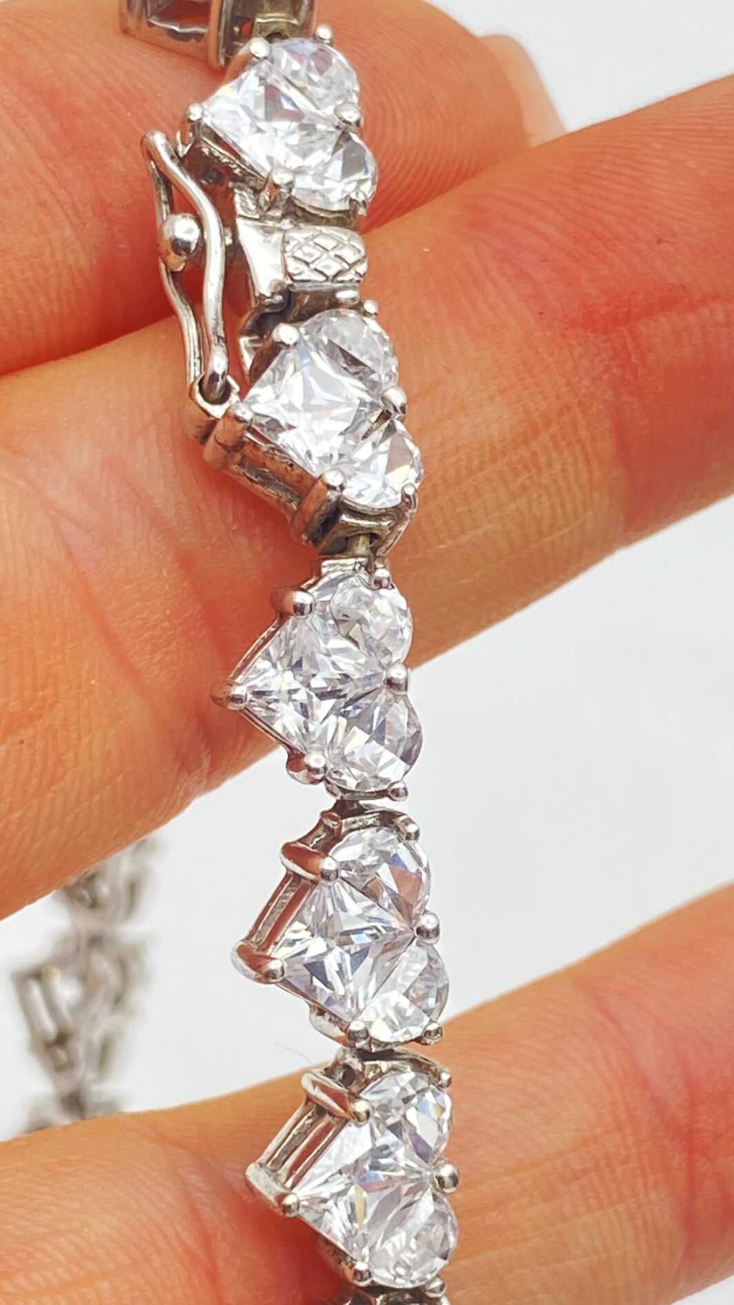 COLLIER VINTAGE ANNI ’80 IN ARGENTO 925 CON ZIRCONI CUORE – UN’ELEGANZA ILLUMINOSA COME UN RIFLETTORE SU UNA VERA REGINA DI CUORI! - immagine 14