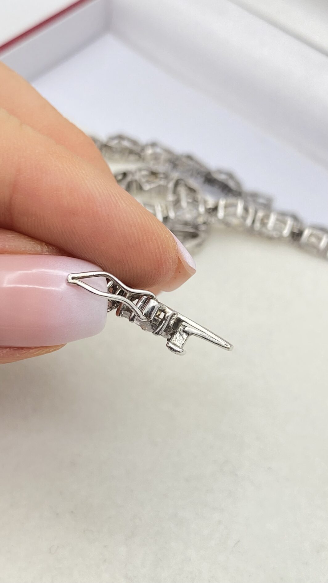 COLLIER VINTAGE ANNI ’80 IN ARGENTO 925 CON ZIRCONI CUORE – UN’ELEGANZA ILLUMINOSA COME UN RIFLETTORE SU UNA VERA REGINA DI CUORI! - immagine 5
