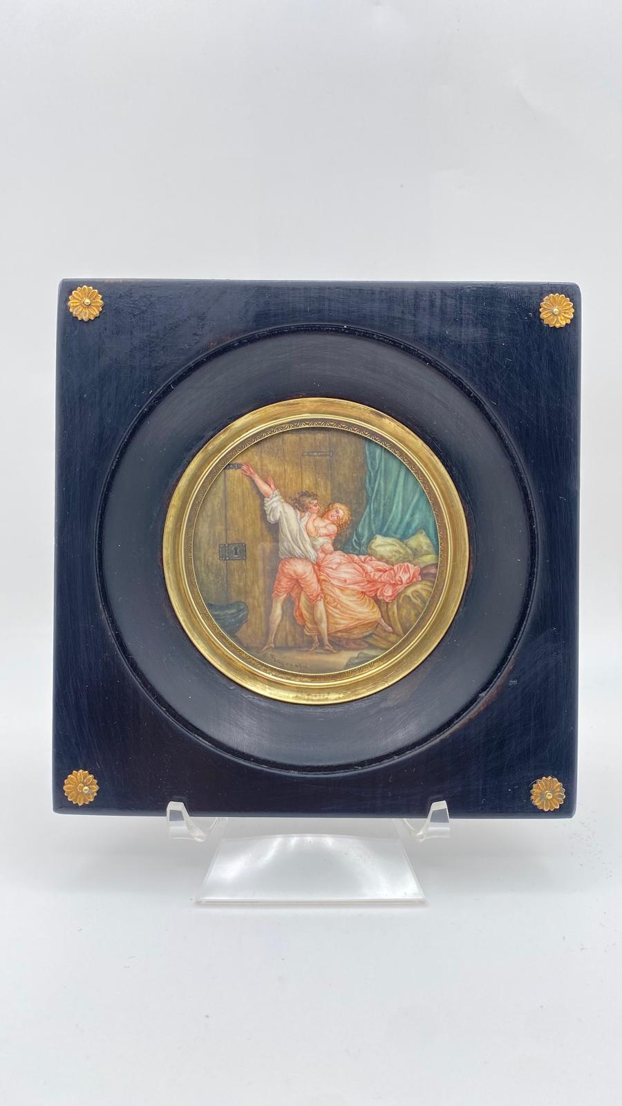 MAGNIFICA MINIATURA SU AVORIO INTITOLATA “LE VERROU (il chiavistello)”, FIRMATA “FRAGONARD D’APRES”, CON CORNICE COEVA IN LEGNO EBANIZZATO E FINITURE IN BRONZO DORATO. FRANCIA XIX sec.
