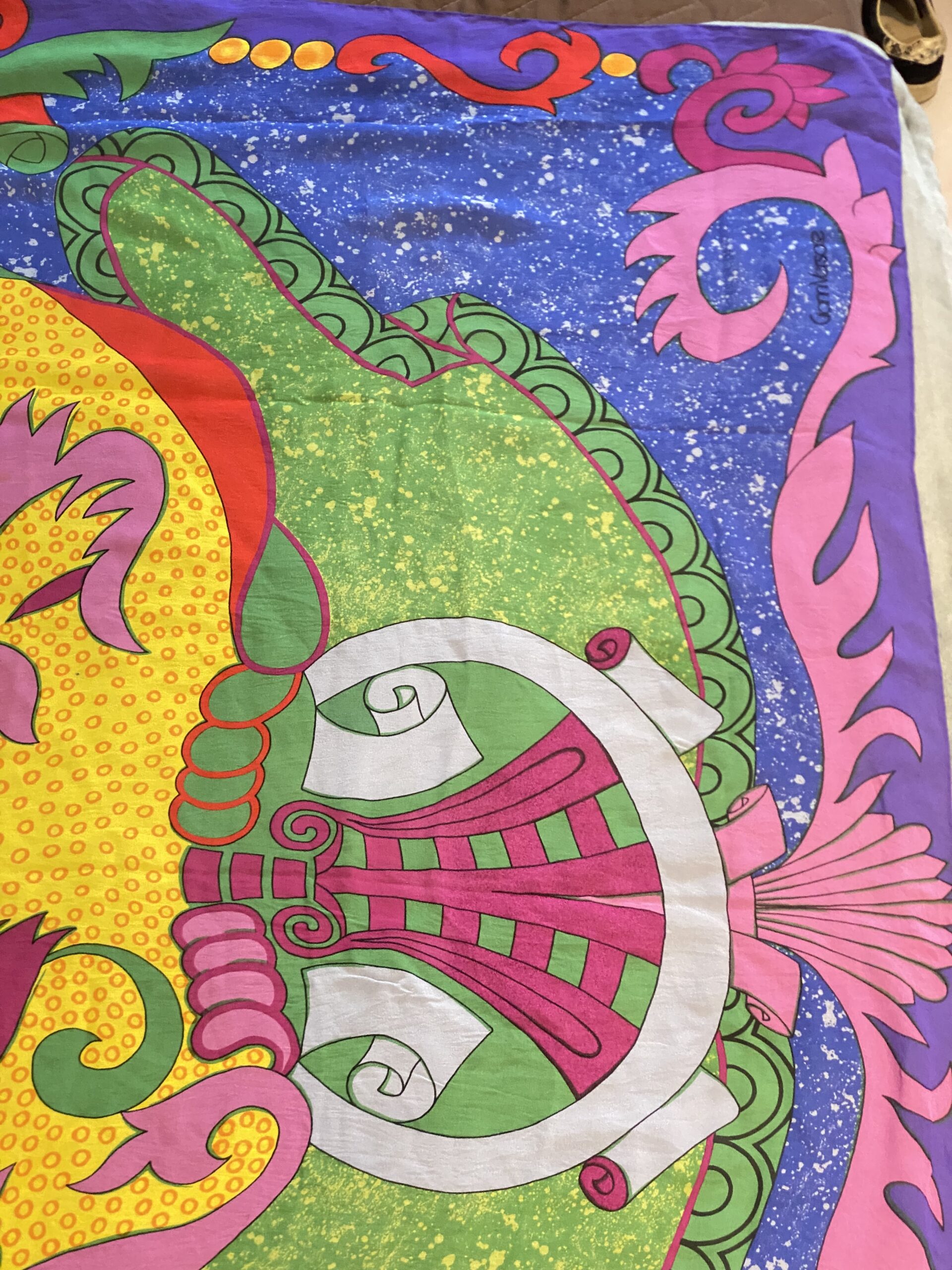 BELLISSIMO FOULARD VINTAGE IN SETA PURA, FIRMATO GIANNI VERSACE. ANNI’80. - immagine 7