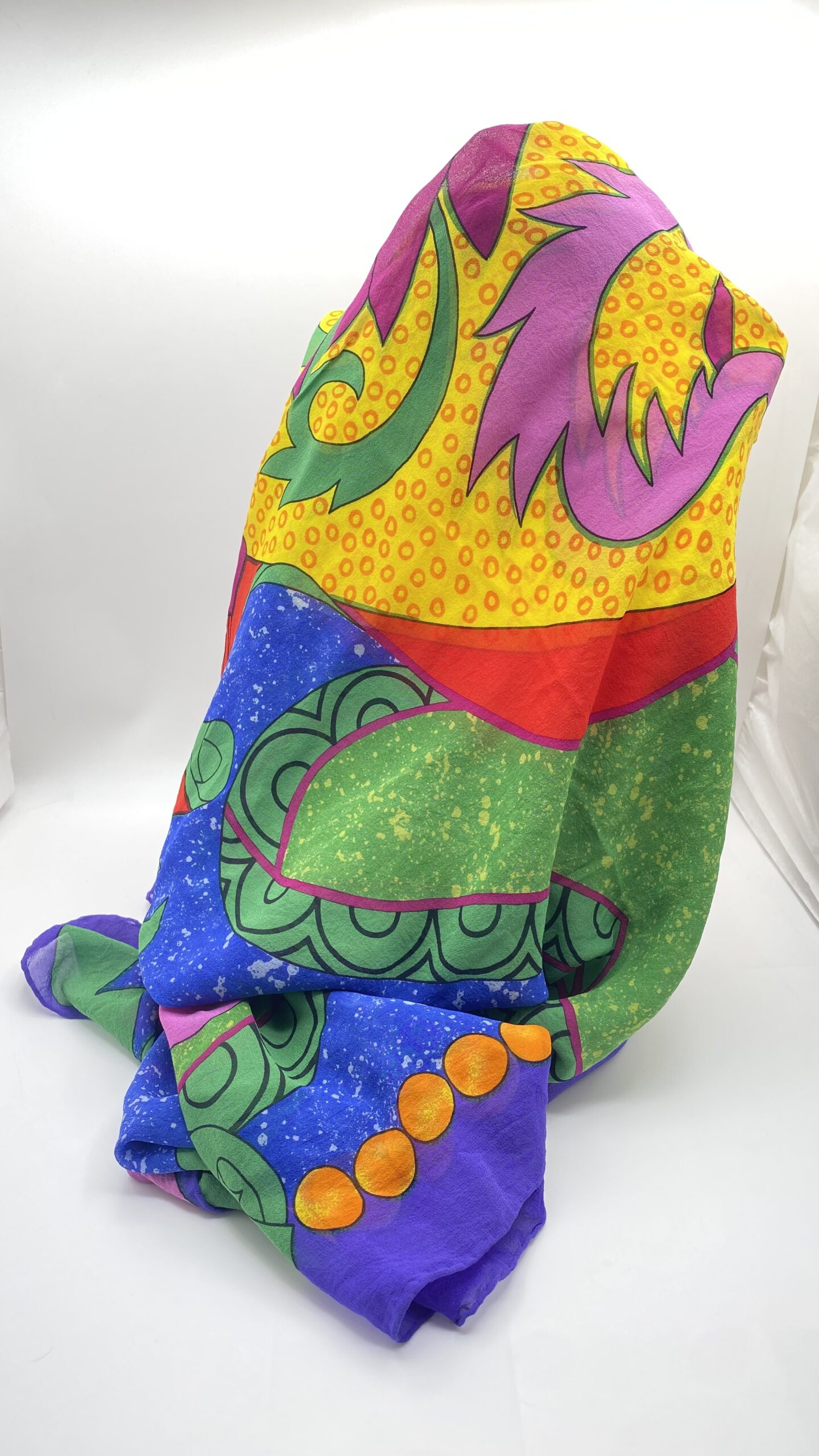 BELLISSIMO FOULARD VINTAGE IN SETA PURA, FIRMATO GIANNI VERSACE. ANNI’80. - immagine 31