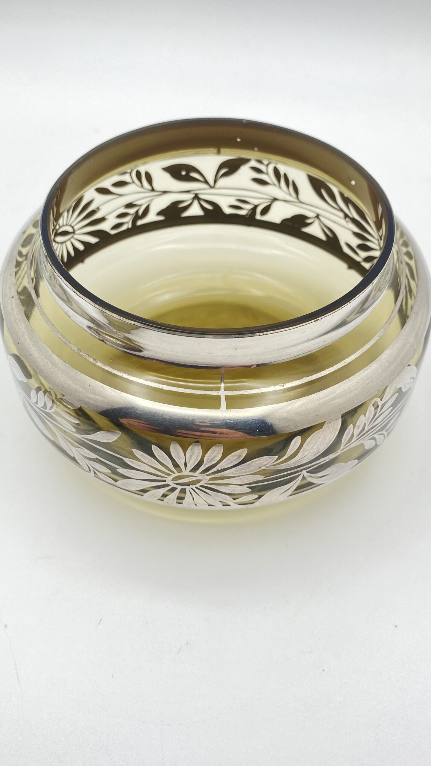 ELEGANTE PORTACIPRIA O BOROTALCO IN VETRO VERDE OLIVA, CON APPLICAZIONI IN ARGENTO, “SILVER OVER LAY”, A MOTIVI FLOREALI. EPOCA ANNI ‘30. - immagine 10