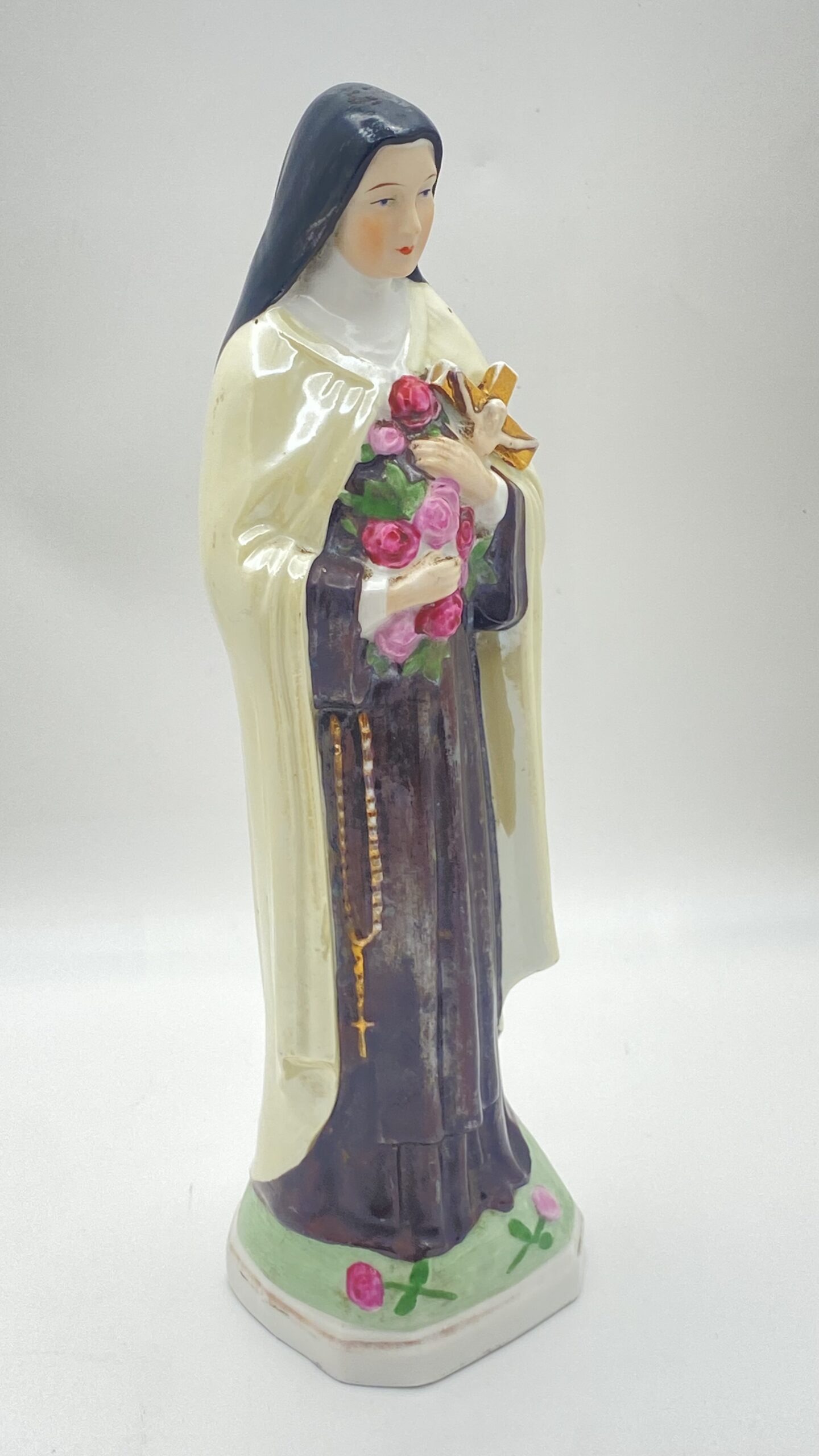 RAFFINATA SCULTURA DI SANTA TERESA DI LISIEUX IN PORCELLANA A PASTA MORBIDA POLICROMA – FRANCIA, 1910. - immagine 4