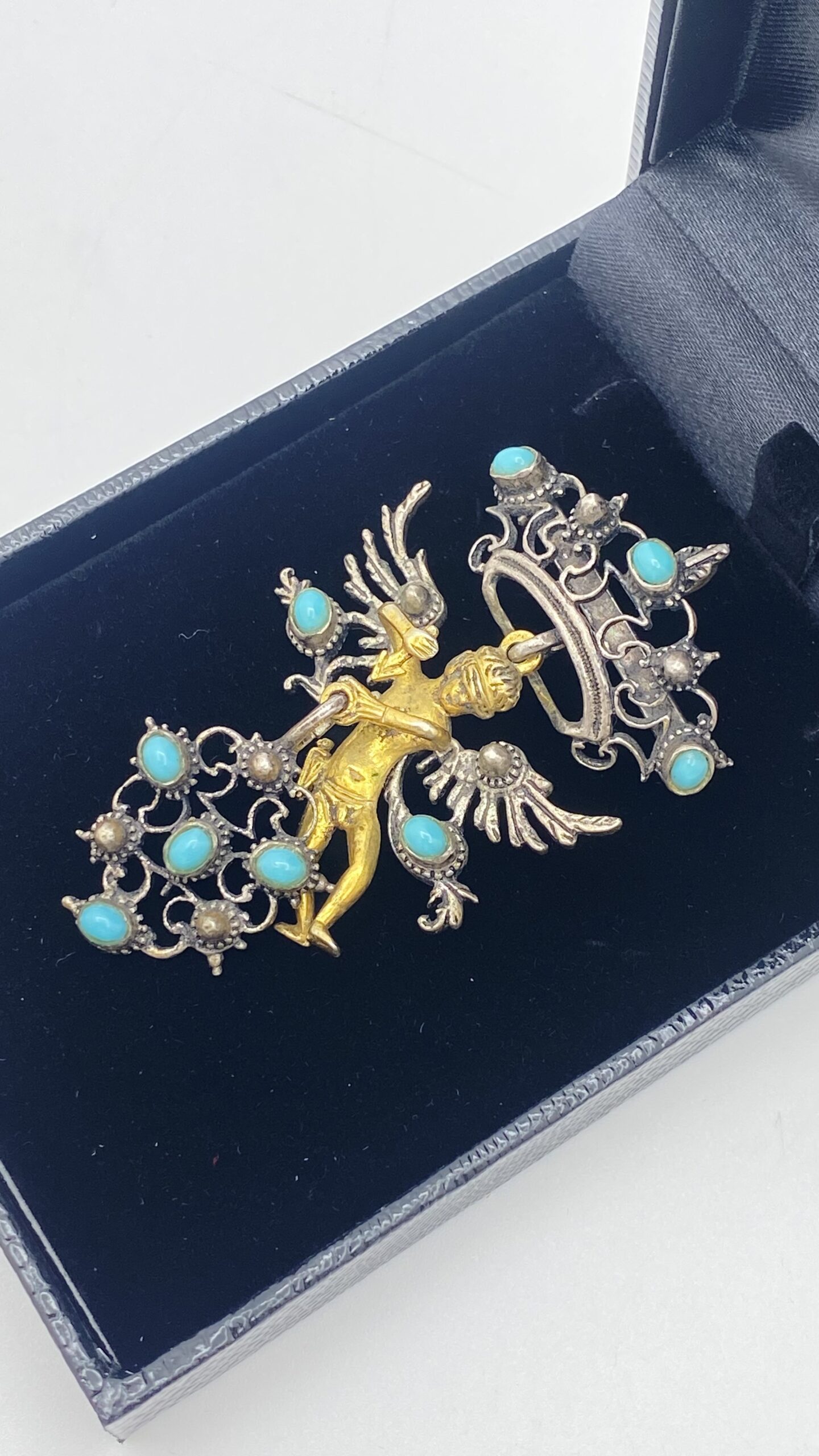 ORIGINALE SPILLA-PENDENTE IN ARGENTO, INTITOLATA “AMORINO”, OPERA DEL CELEBRE ARGENTIERE ITALIANO DI RIENZO. ITALIA, XX sec. - immagine 5