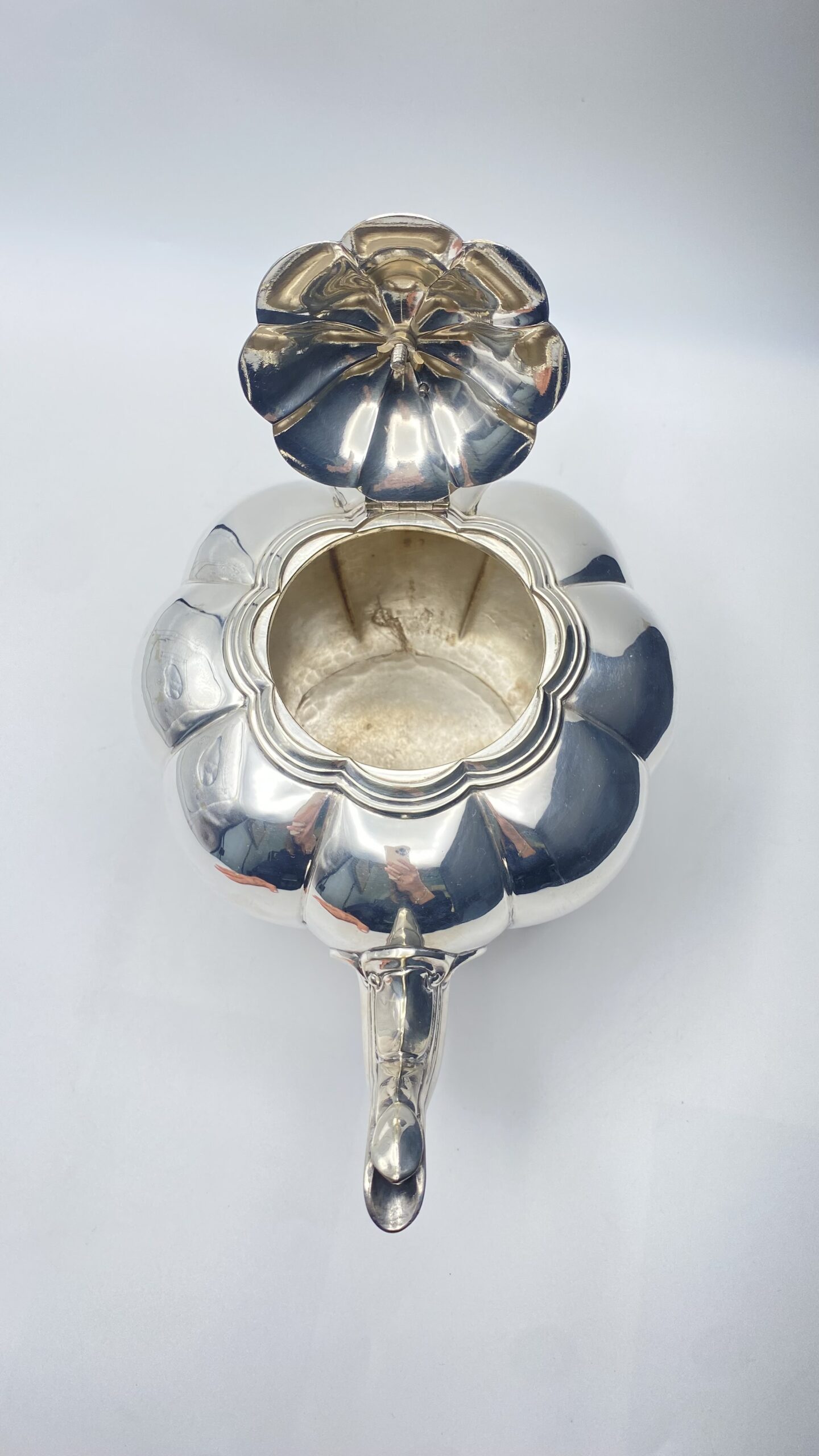 ANTICA E MAGNIFICENTE TEIERA IN SHEFFIELD A FORMA DI ZUCCA CON PIEDINI ROCAILLE – MAESTRO ARGENTIERE THOMAS BRADBURY, ANNO 1858. - immagine 12