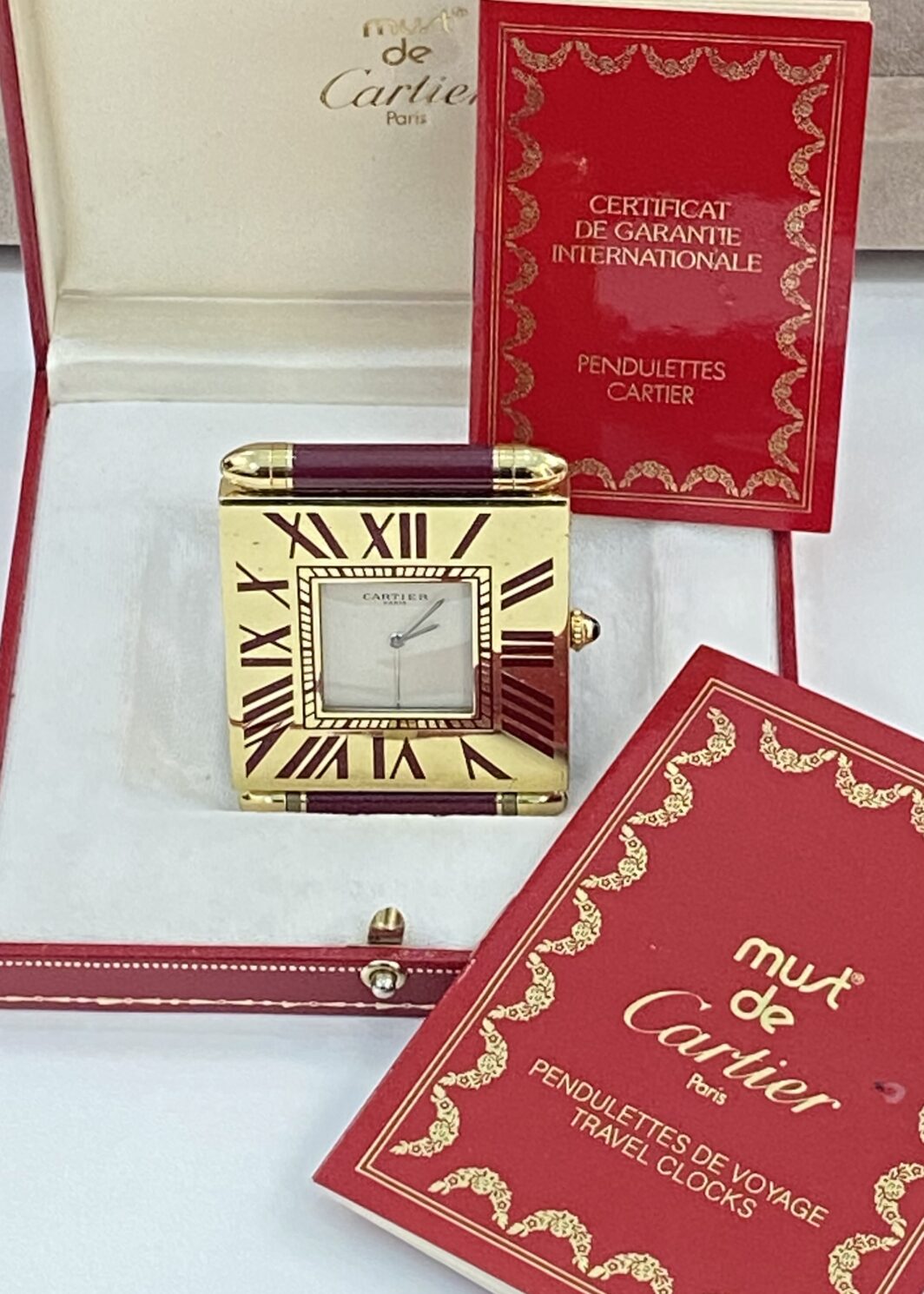 ORIGINALE  PENDULETTE DE VOYAGE MUST DE CARTIER SET COMPLETO ANNI ‘80 DALLA RARA E INTRAMONTABILE BELLEZZA VINTAGE